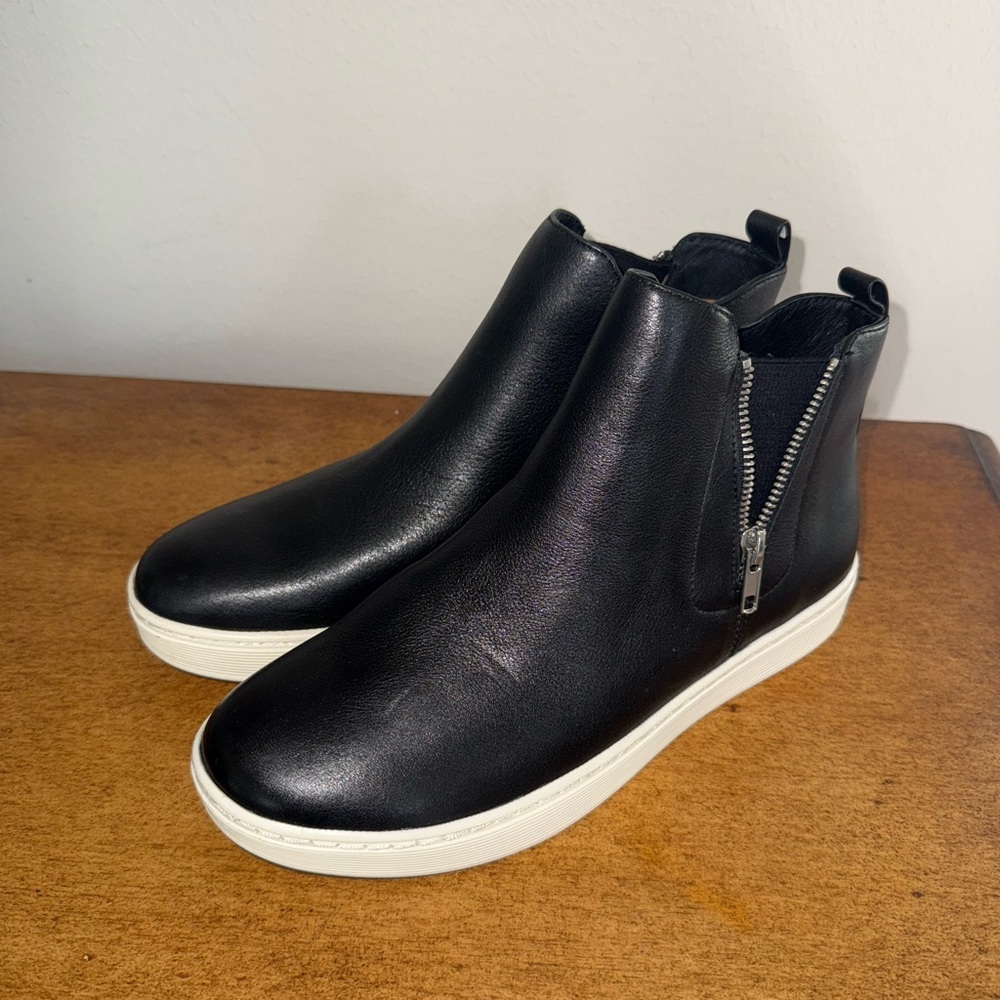Sofft  KHELE21 Zip Leather Booties Women’s 8.5